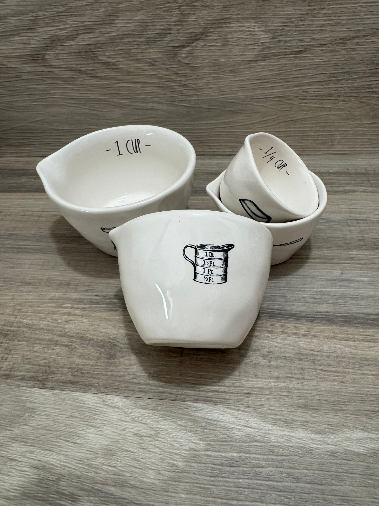 Rae Dunn Icon Measuring Cup