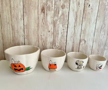 Load image into Gallery viewer, Rae Dunn Peanuts Halloween Measuring Cups
