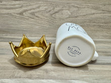 Load image into Gallery viewer, Rae Dunn Queen Mom Mug with Crown Topper
