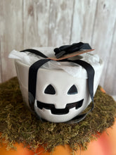 Load image into Gallery viewer, Rae Dunn Peanuts Halloween Measuring Cups
